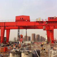 遼寧本溪現(xiàn)場安裝門式起重機(jī)