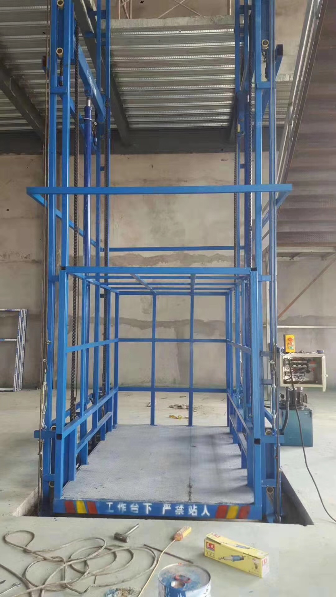 西安液壓升降貨梯\廠家—西安天成重工
