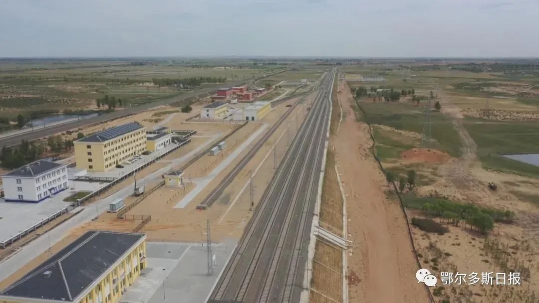 鄂爾多斯又一重要煤炭鐵路專運線開始鋪軌