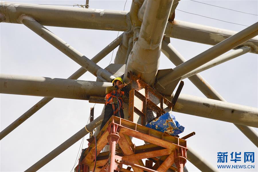 （圖文互動）（1）西藏拉薩貢嘎國際機(jī)場新建T3航站樓鋼結(jié)構(gòu)封頂