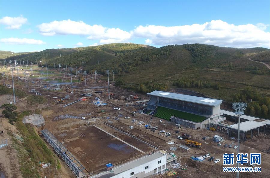 （體育&middot;圖文互動）（3）冬奧會張家口賽區(qū)：國家冬季兩項(xiàng)中心和國家越野滑雪中心完工