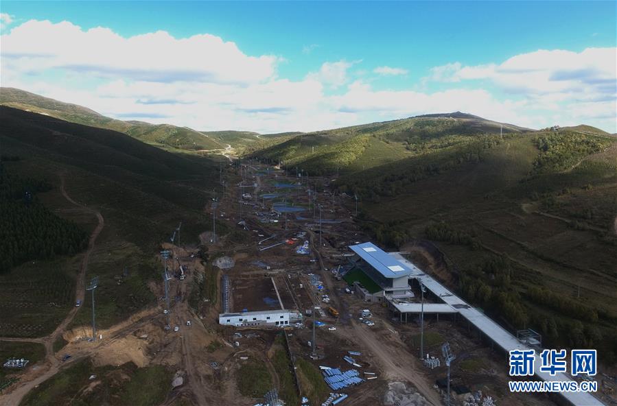 （體育&middot;圖文互動）（2）冬奧會張家口賽區(qū)：國家冬季兩項(xiàng)中心和國家越野滑雪中心完工