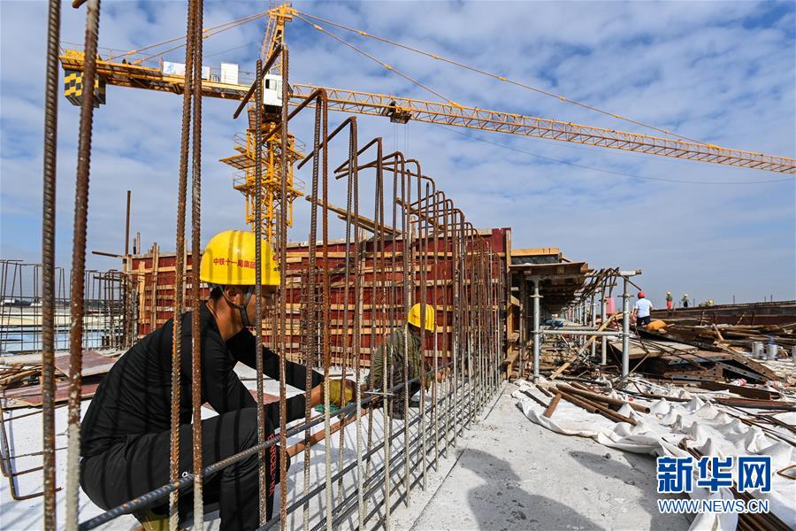 （經(jīng)濟）（1）佛山：地鐵三號線科技學院站主體結(jié)構(gòu)封頂