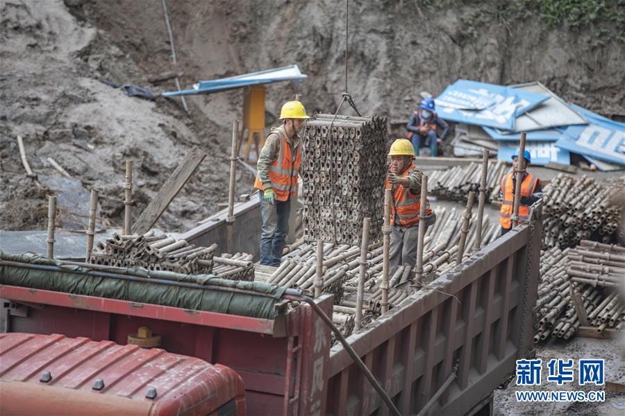 （社會）（5）重慶嘉陵江磁井段防洪護岸綜合整治工程三標段加緊施工
