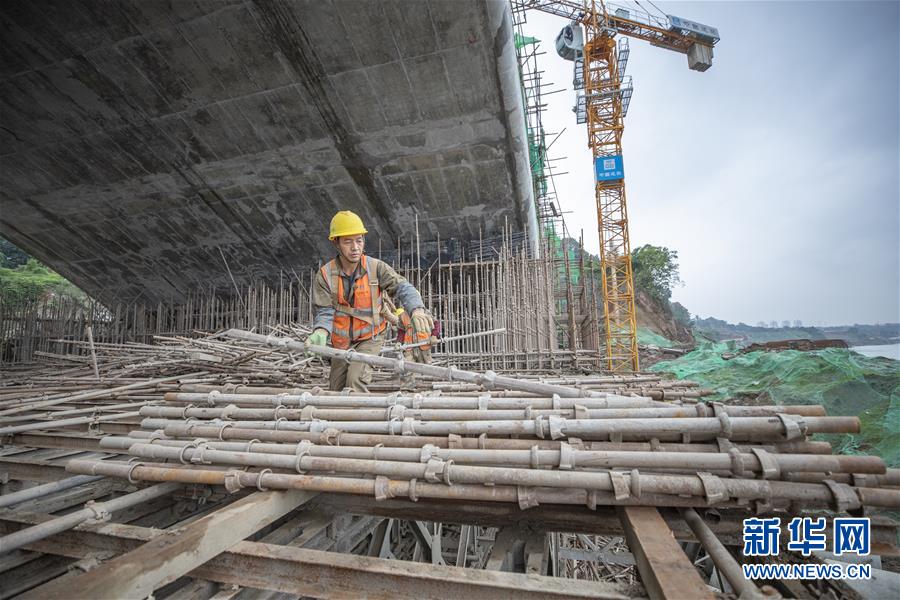 （社會）（3）重慶嘉陵江磁井段防洪護岸綜合整治工程三標段加緊施工