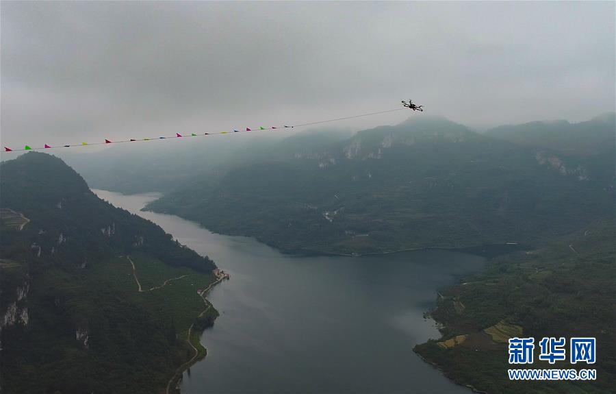 （經(jīng)濟(jì)）（5）貴州甕開(kāi)高速開(kāi)州湖特大橋先導(dǎo)索成功牽引