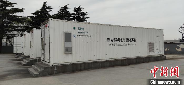 儲能站現(xiàn)場?！∠难?攝