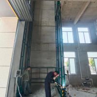 高陵區(qū)液壓升降貨梯廠家-貨梯加固、貨梯油缸漏油維修