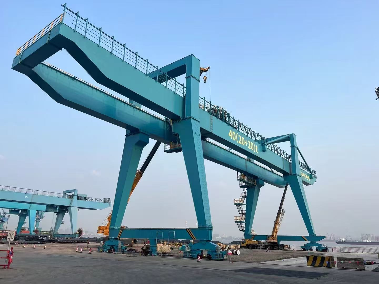 廣州起重設(shè)備廠雙主梁門式起重機(jī)安裝