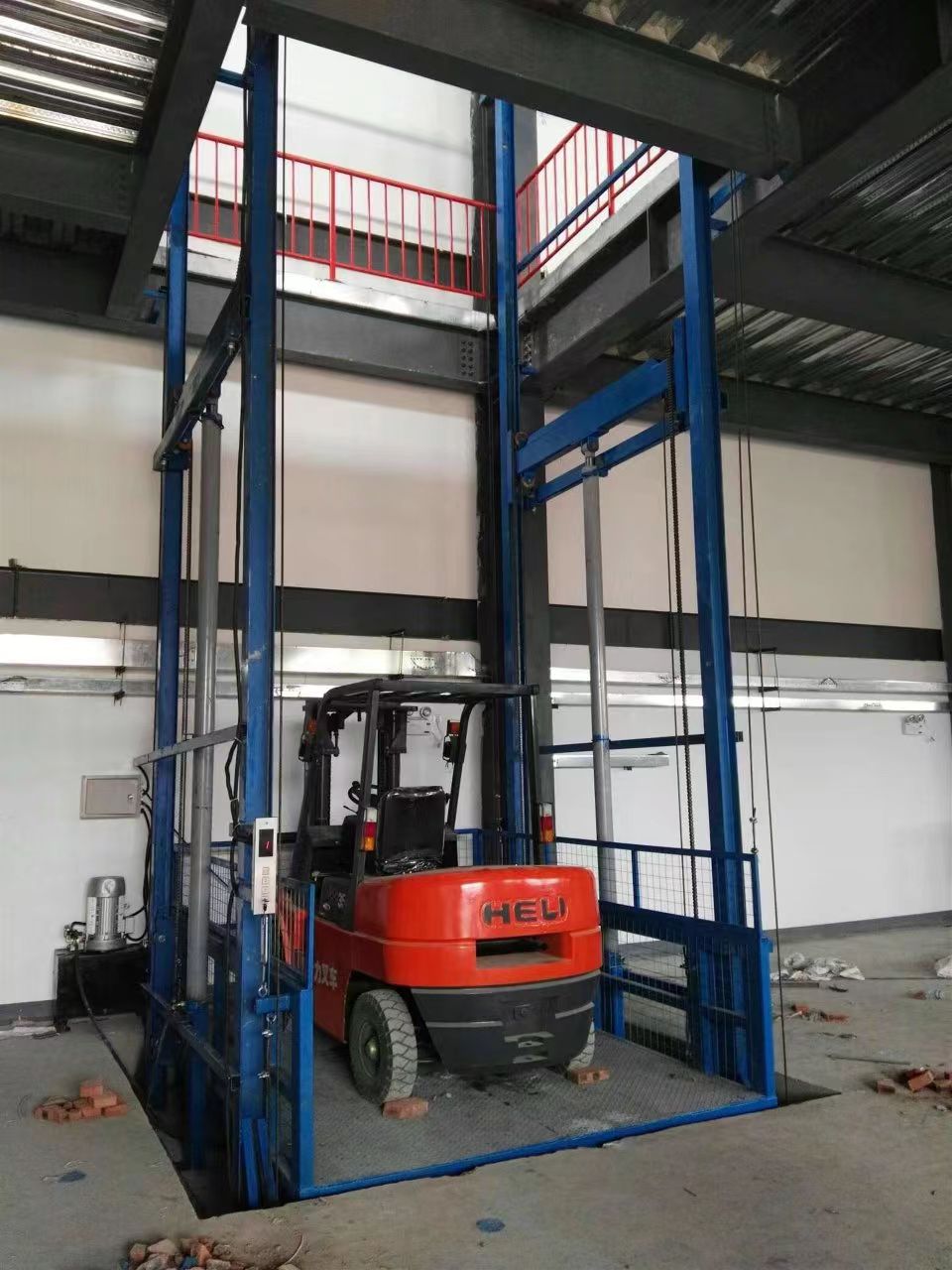 重慶升降平臺(tái)供應(yīng)榮昌貨梯銷售