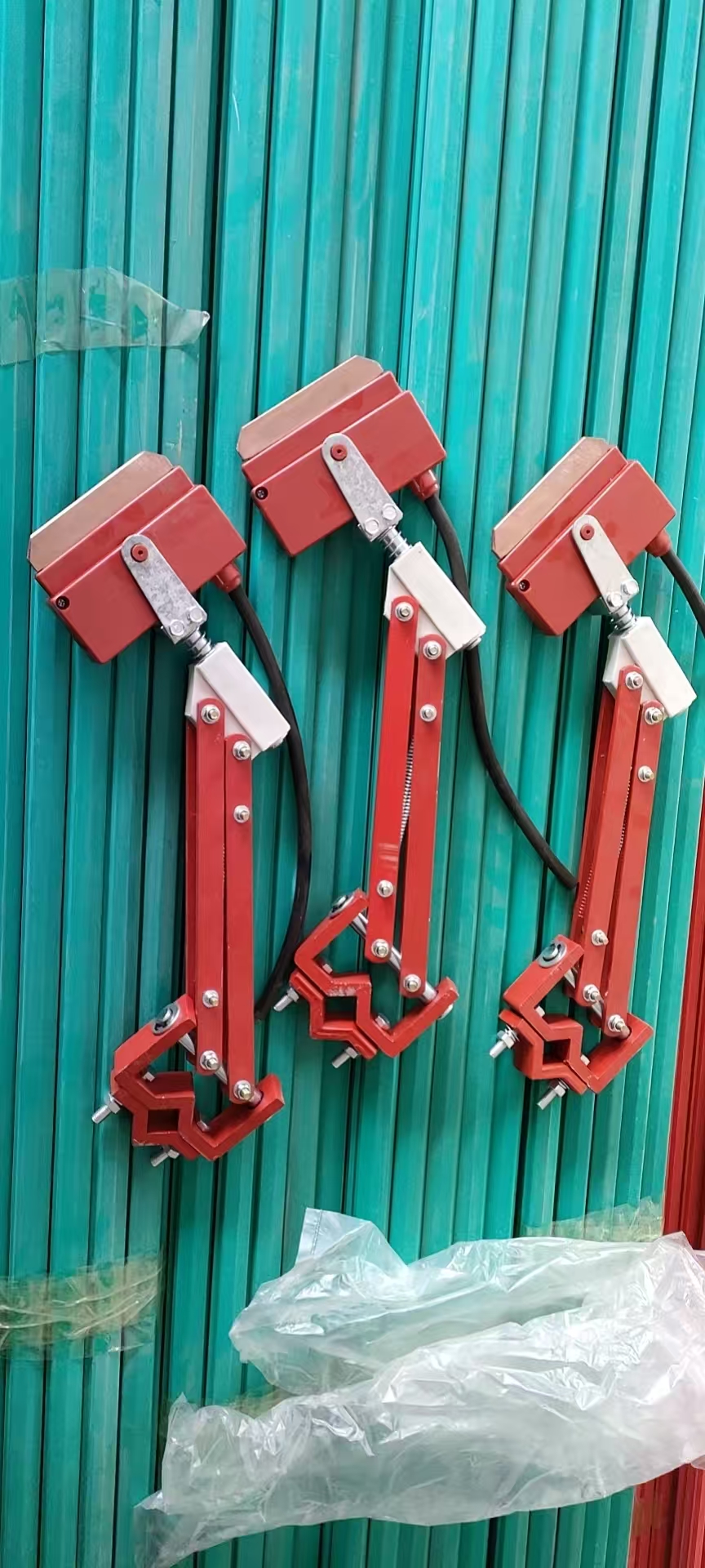 四級(jí)集電器
